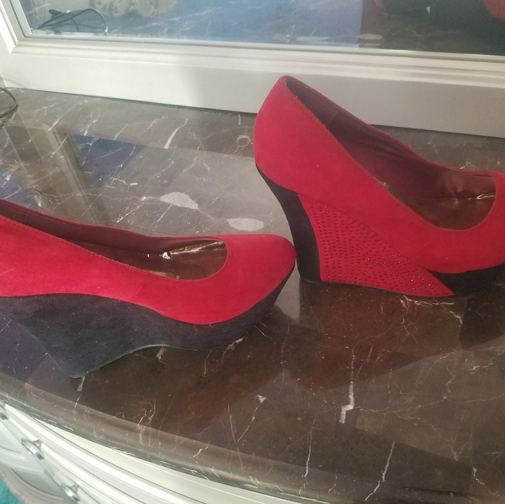 Ctrcio  Red Ladies Shoe in good condition